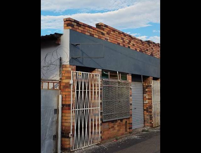 149M² BUILDING FOR SALE IN UITENHAGE CENTRAL